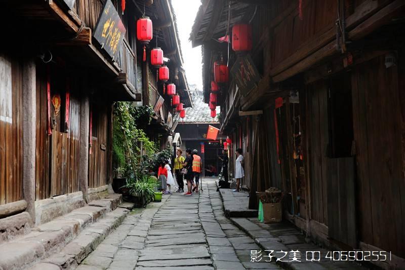 三都自治县走访慰问离休干部